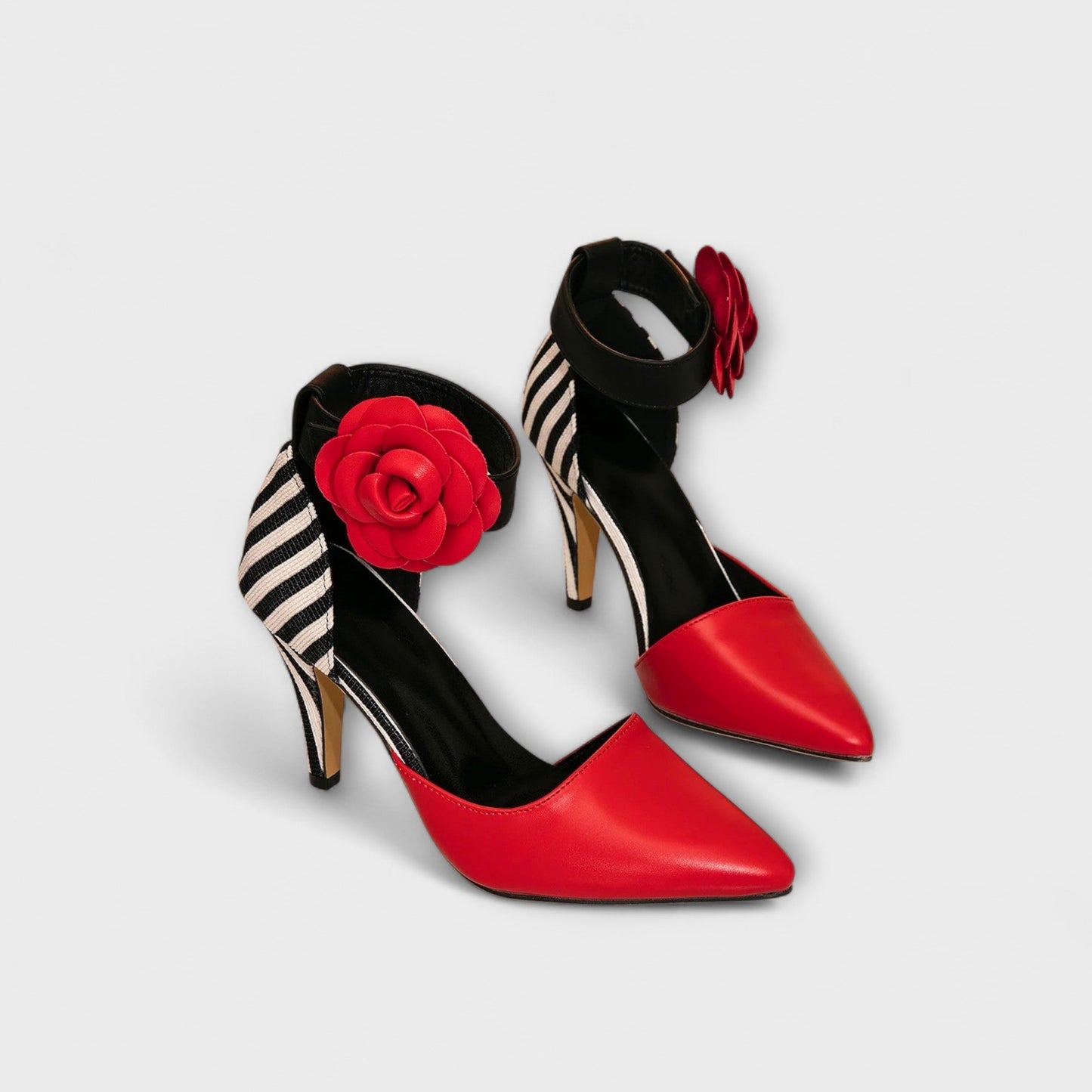 Lydia - Farblich abgesetzte Stiletto-Heels mit spitzer Zehenpartie