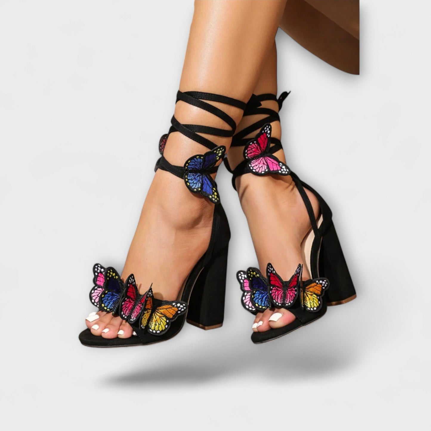 Gabriella - Mit Schmetterlingen bestickte Sandalen