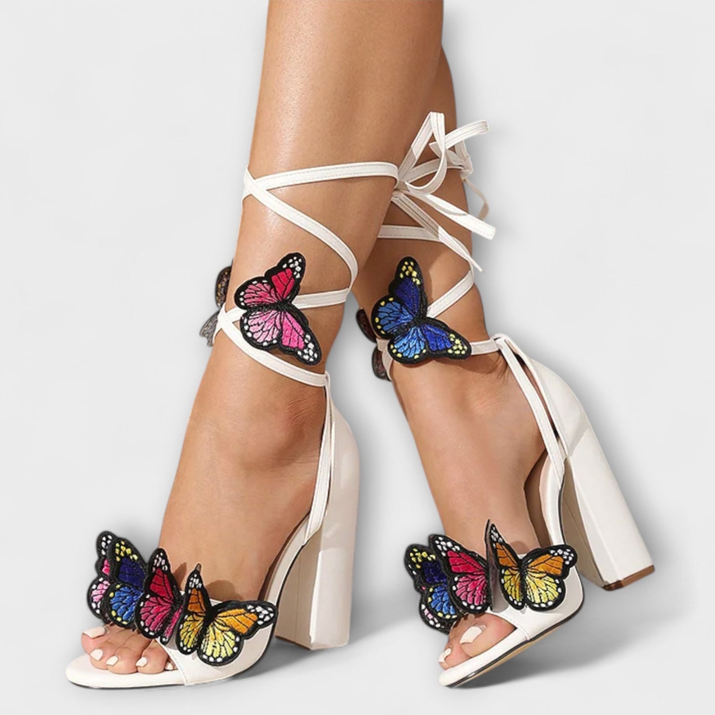 Gabriella - Mit Schmetterlingen bestickte Sandalen