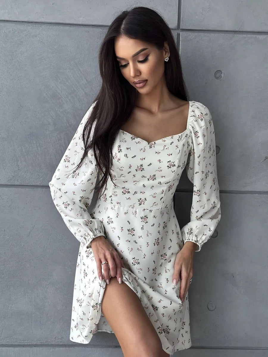 Weißes Sommerkleid mit Blumen – romantischer Look
