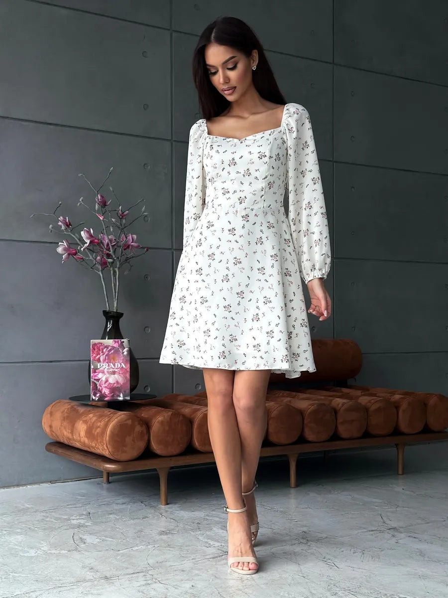 Weißes Sommerkleid mit Blumen – romantischer Look