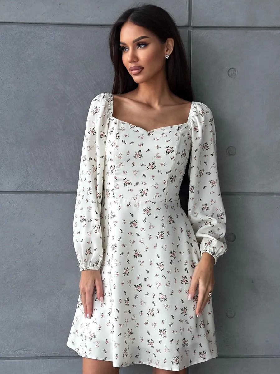 Weißes Sommerkleid mit Blumen – romantischer Look