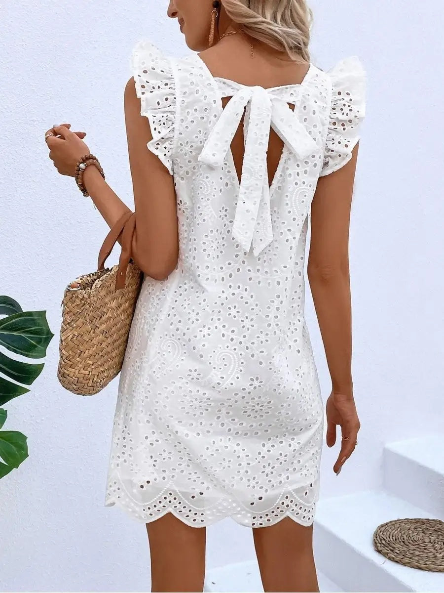 Weißes Sommerkleid aus Baumwolle mit Stickerei