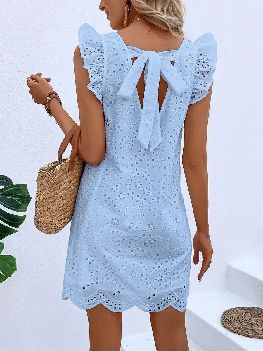 Weißes Sommerkleid aus Baumwolle mit Stickerei