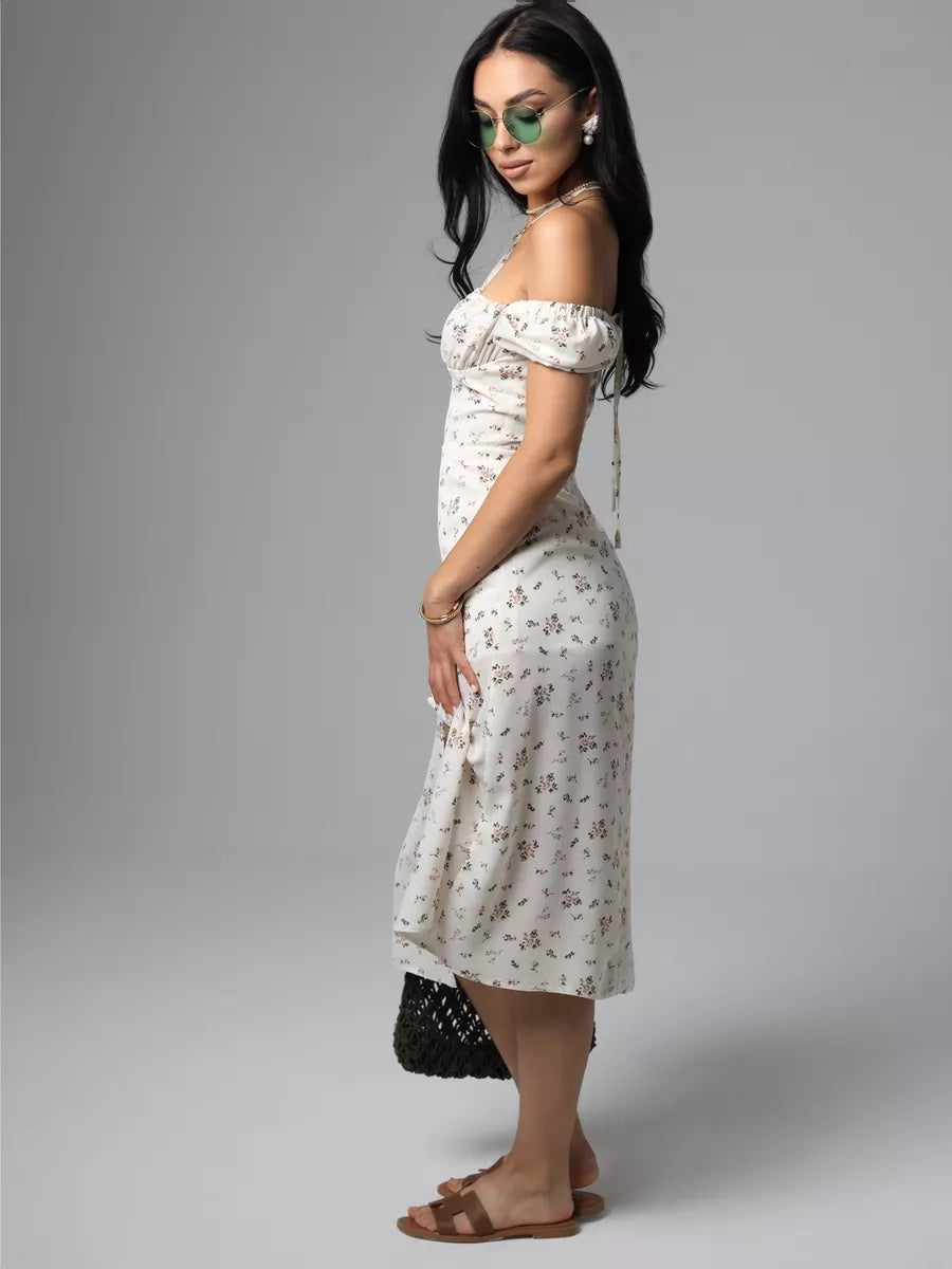 Sommerkleid Midi Weiß mit Blumen & Schlitz – Boho Romantik