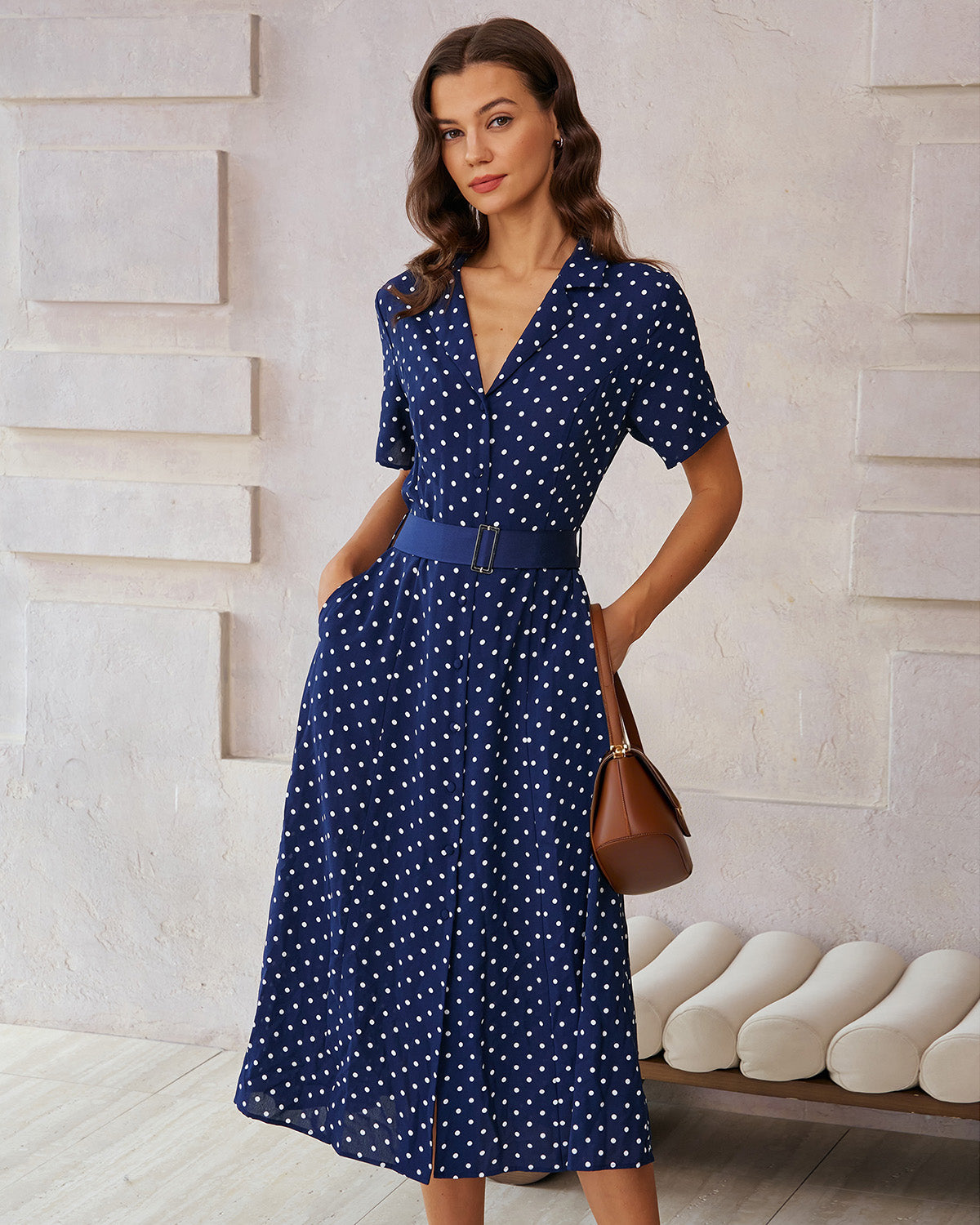 Blaues Midikleid mit Polka Dots und Gürtel