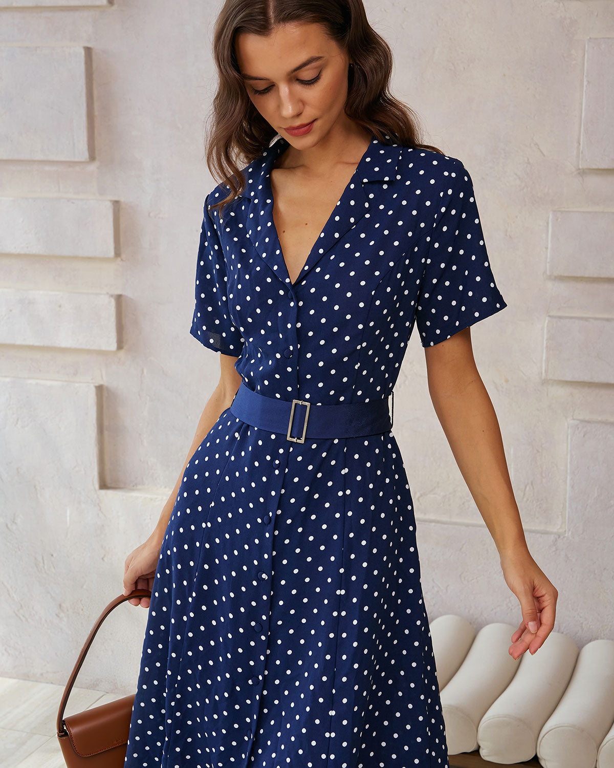 Blaues Midikleid mit Polka Dots und Gürtel