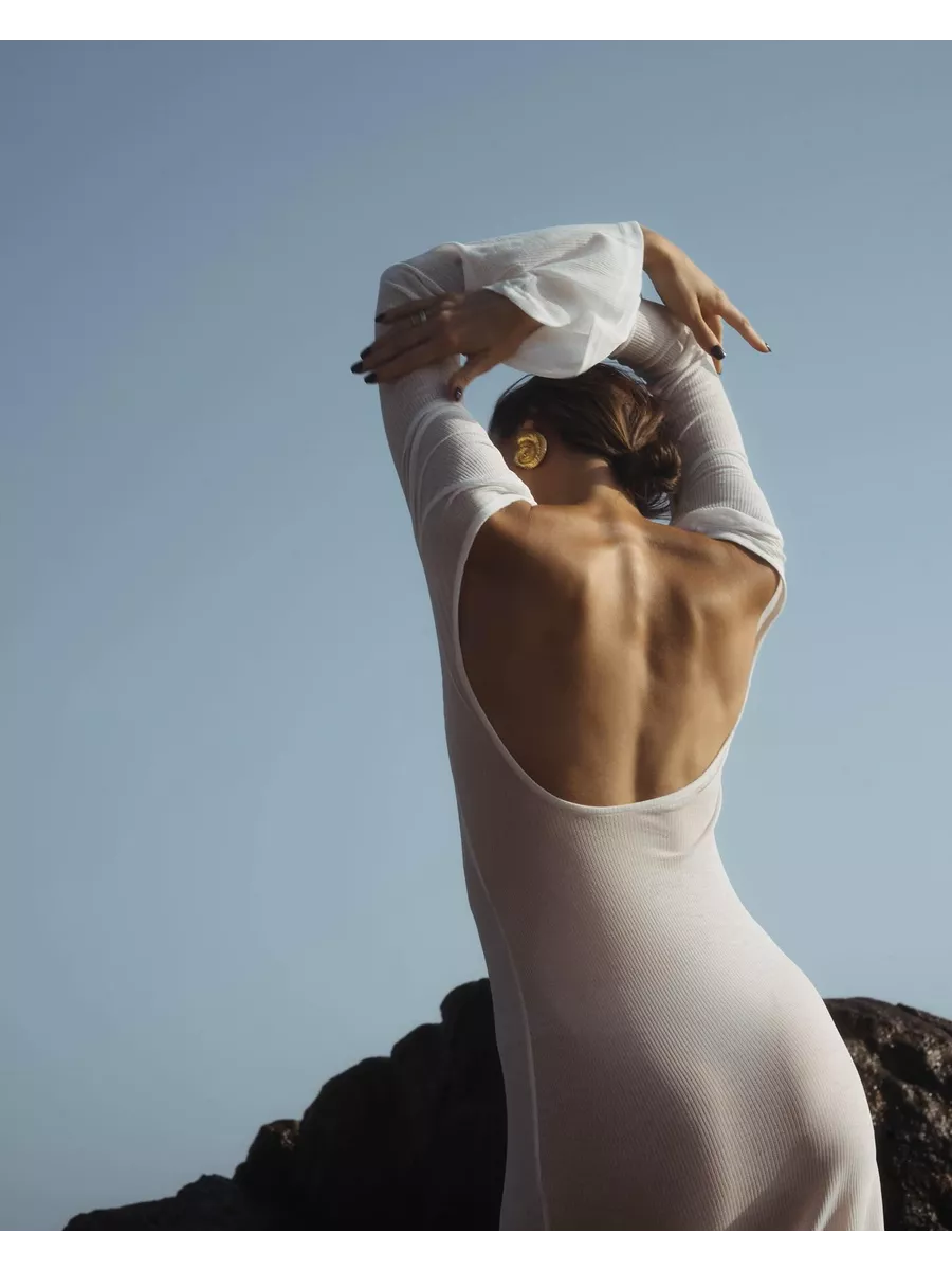 Strandkleid mit offenem Rücken