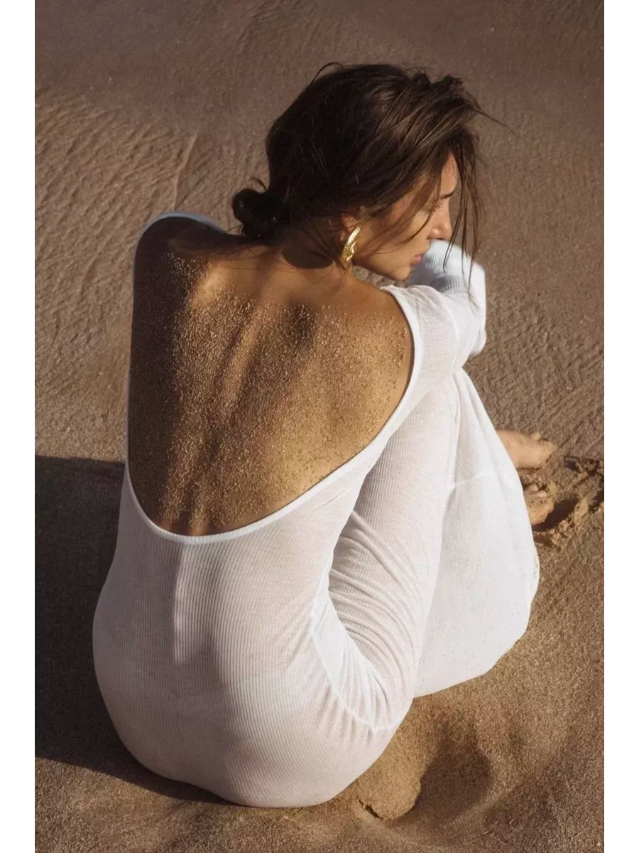 Strandkleid mit offenem Rücken