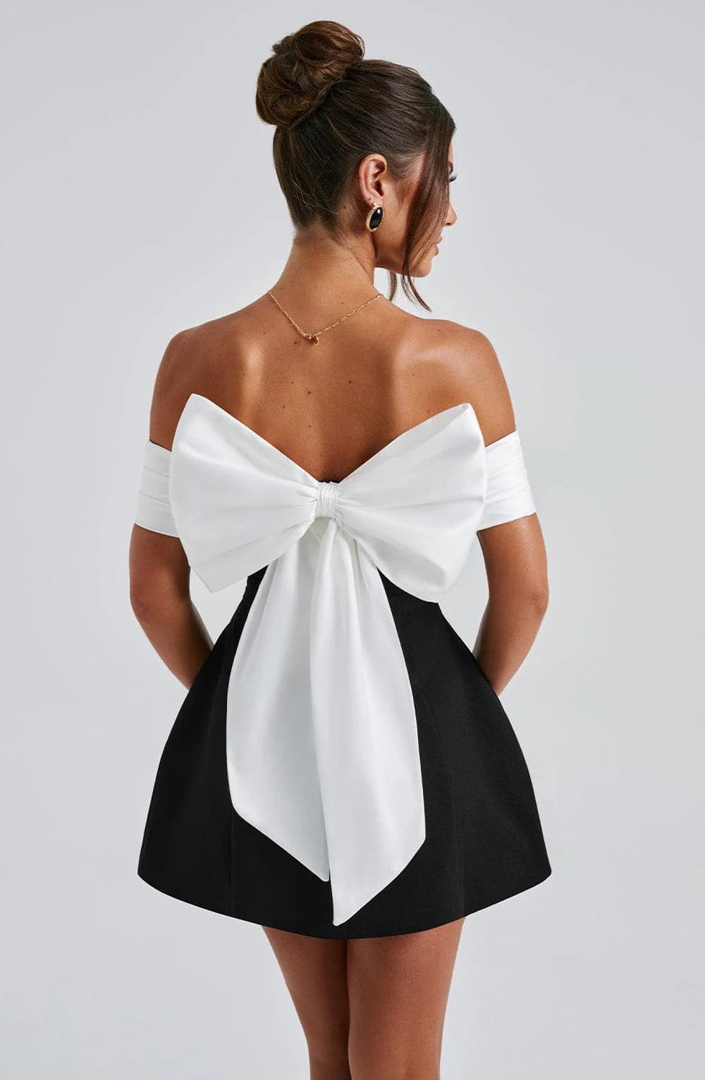 Zweifarbiges Bardot-Minikleid für Damen
