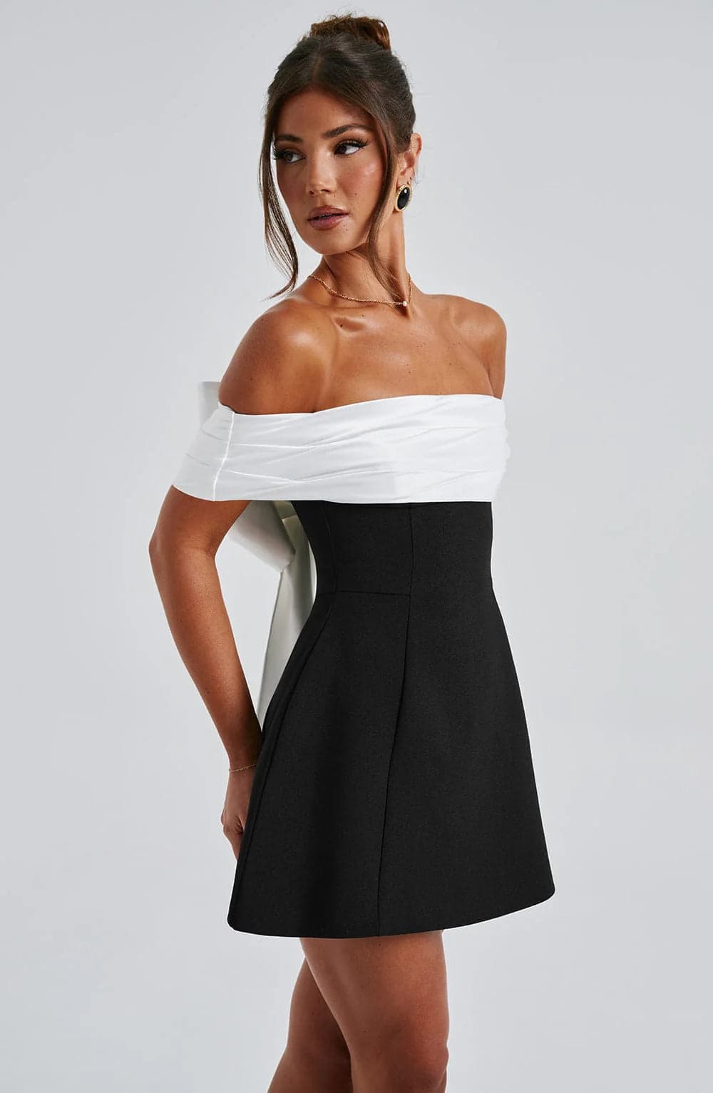 Zweifarbiges Bardot-Minikleid für Damen