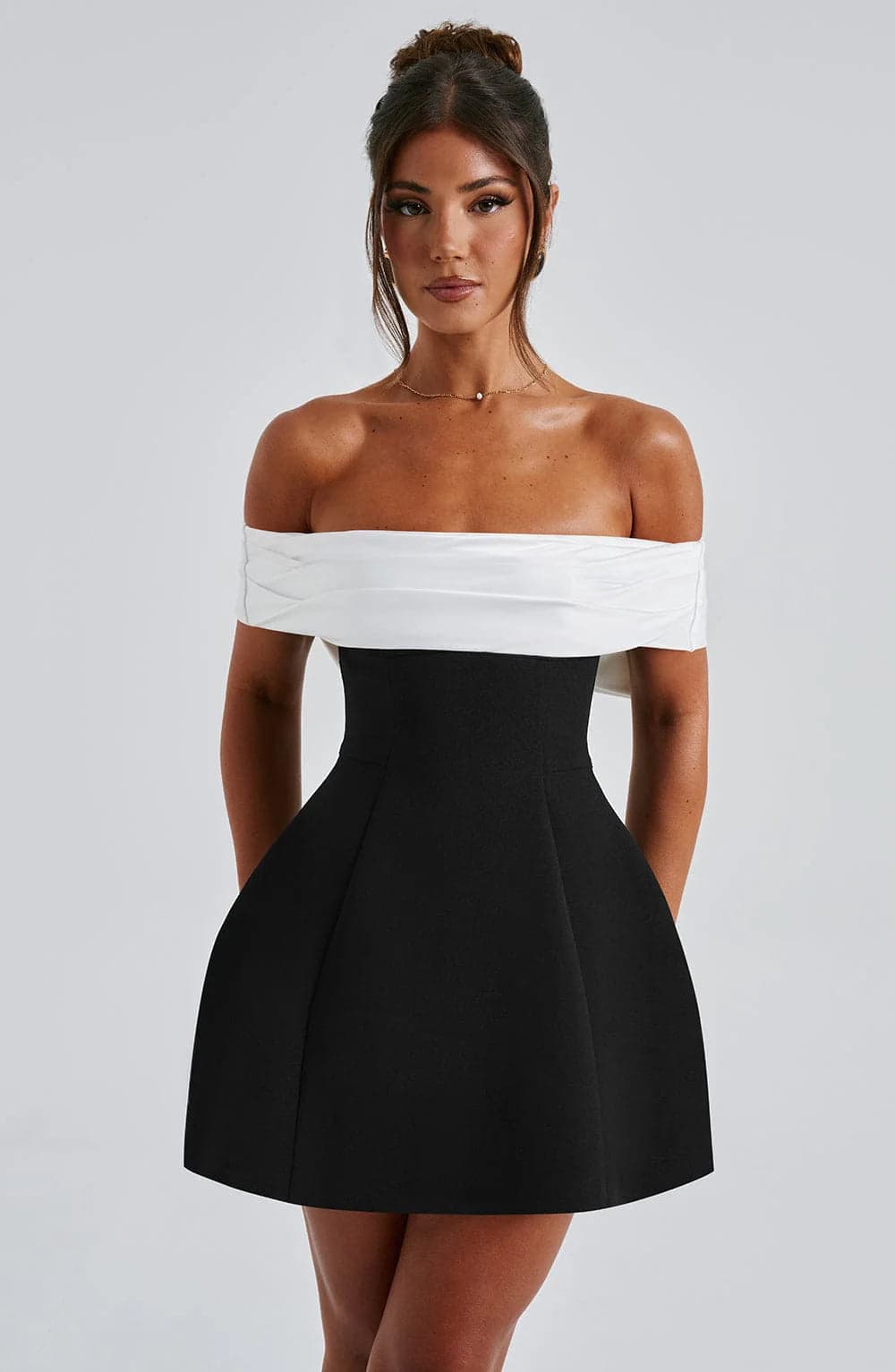 Zweifarbiges Bardot-Minikleid für Damen