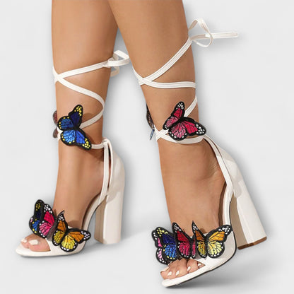 Gabriella - Mit Schmetterlingen bestickte Sandalen