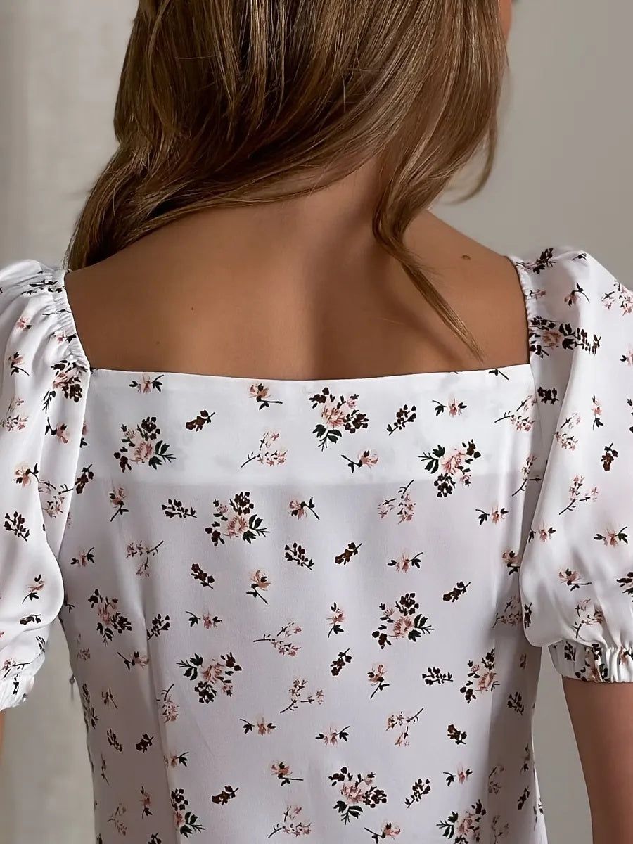 Weißes Sommerkleid lang mit Schlitz & Blumenmuster – Boho Chic