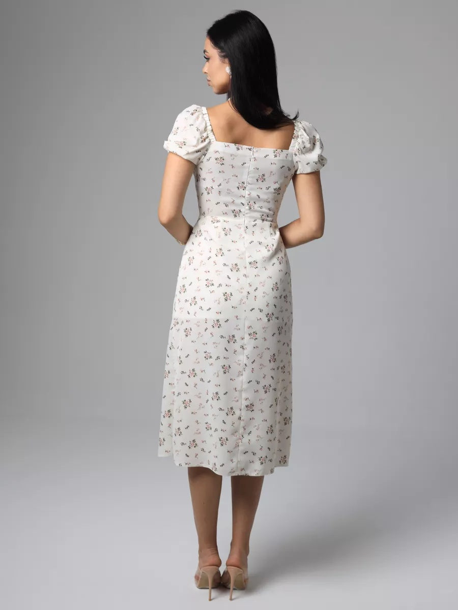 Sommerkleid Midi Weiß mit Blumen & Schlitz – Boho Romantik